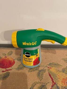 Miracle-Gro Garden Feeder Water Soluble All Purpose Plant Food (1 lb)